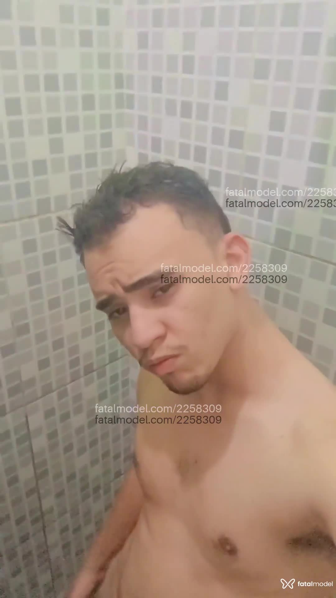 Acompanhante homem com cabelo castanho de olhos castanhos em Manaus - Nico Robin