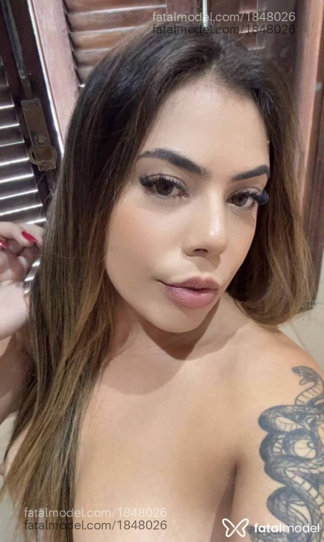 Acompanhante mulher loira (o) de olhos mel - Bela