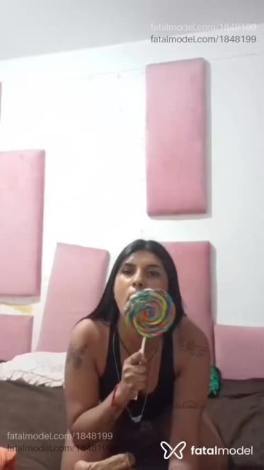 Acompanhante mulher com cabelo castanho de olhos castanhos - Naty Martins Acompanhante mulher com cabelo castanho de olhos castanhos - Naty Martins