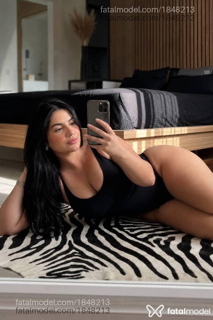 Acompanhante mulher morena (o) de olhos castanhos - Liz