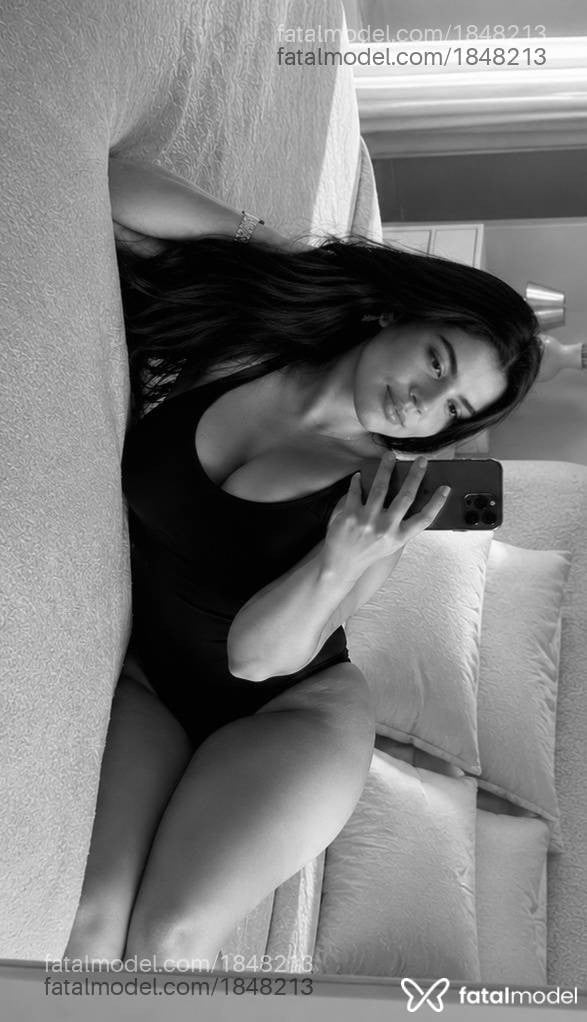 Acompanhante mulher morena (o) de olhos castanhos - Jade Hoffman