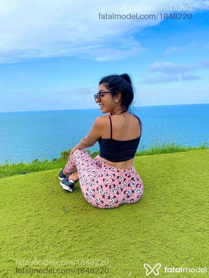 Acompanhante mulher morena (o) de olhos pretos - Bruna Moura Acompanhante mulher morena (o) de olhos pretos - Bruna Moura