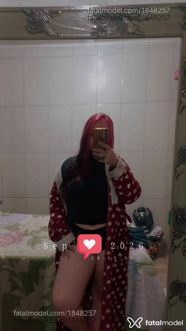 Acompanhante mulher com cabelo castanho de olhos castanhos - Victória