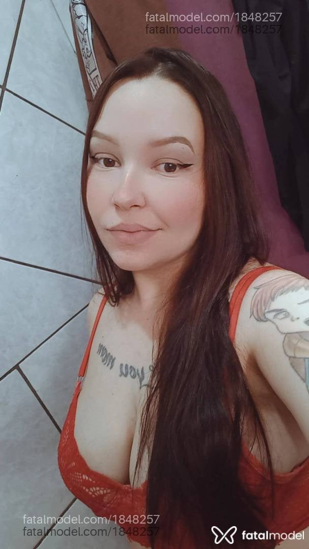 Acompanhante mulher com cabelo castanho de olhos castanhos - Victória