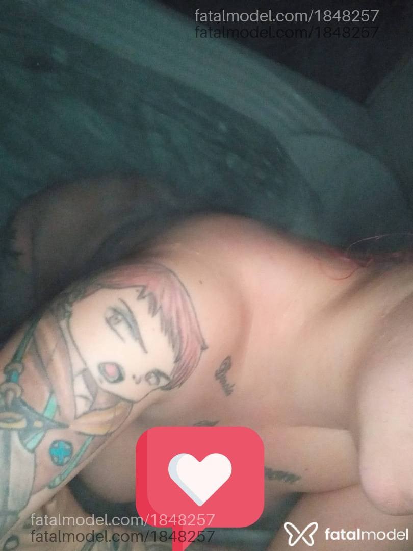 Acompanhante mulher com cabelo castanho de olhos castanhos - Victória