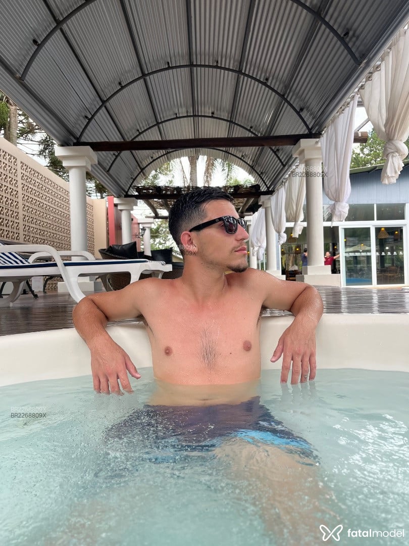 Acompanhante homem morena (o) de olhos castanhos em Florianópolis - Adriano Scarpa