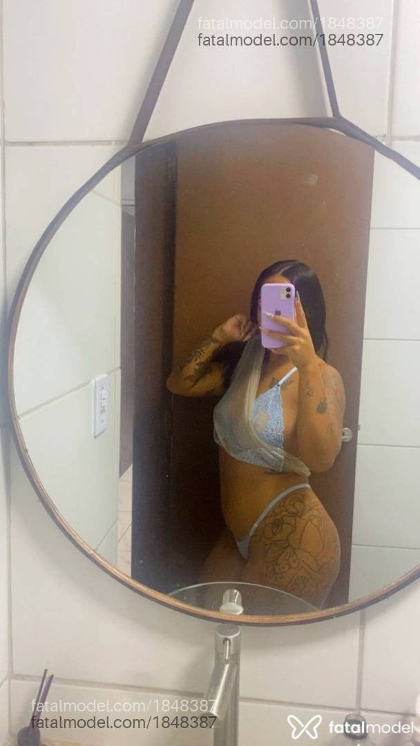Acompanhante mulher morena (o) de olhos castanhos - Rebeka