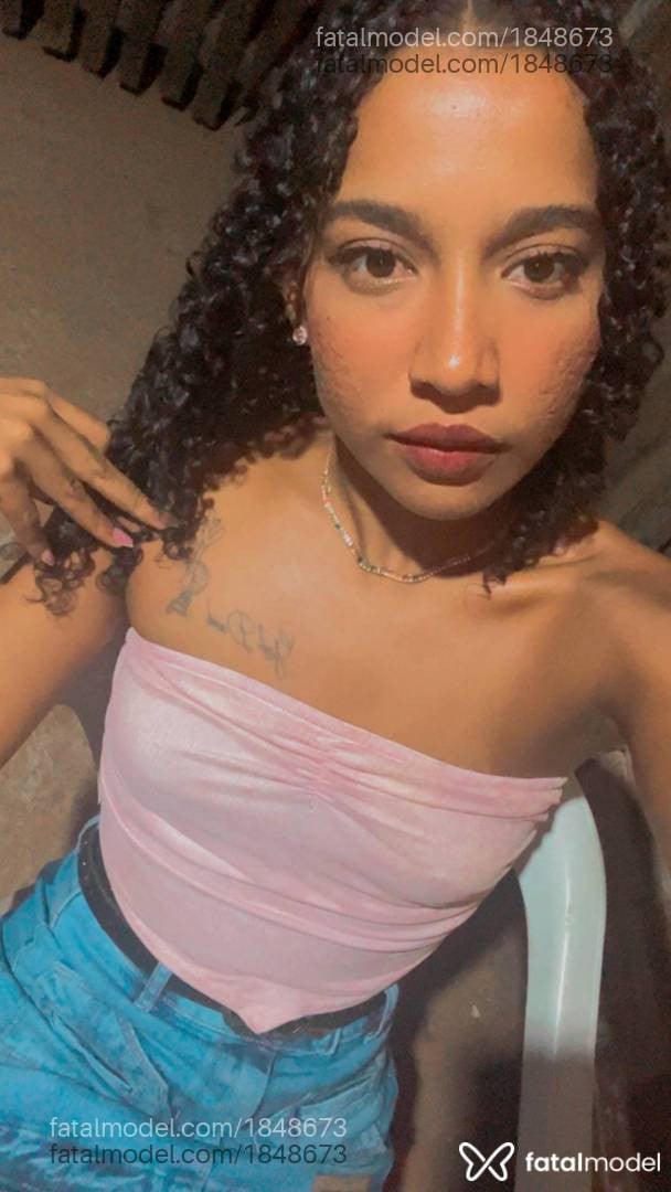Acompanhante mulher com cabelo castanho de olhos castanhos - Mary Maria