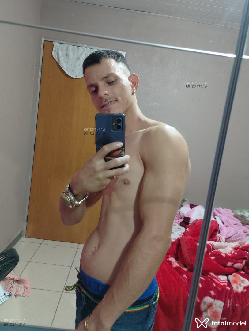 Acompanhante homem com cabelo castanho de olhos castanhos em Gravataí Acompanhante homem com cabelo castanho de olhos castanhos em Gravataí - Pablo