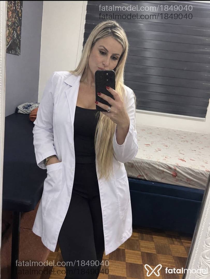Acompanhante mulher loira (o) de olhos verdes - Kamila