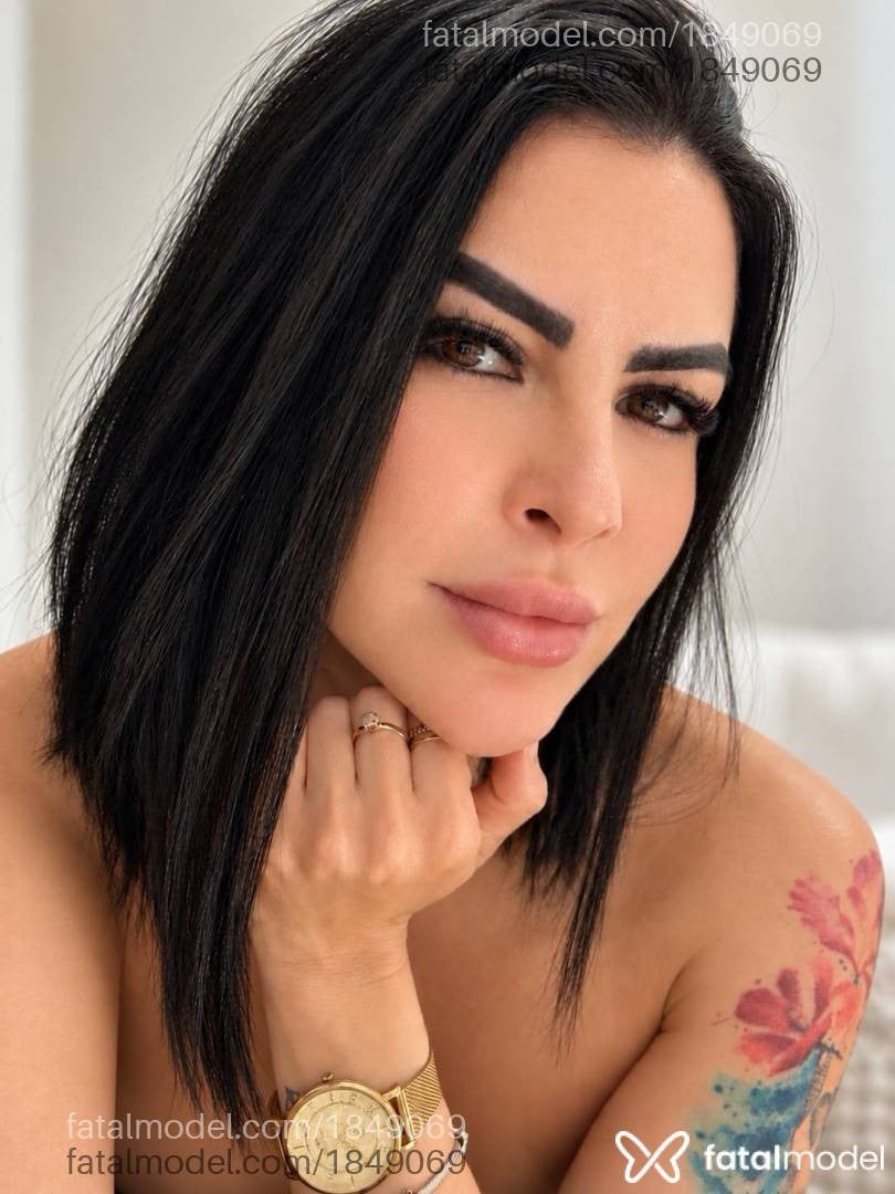 Acompanhante mulher morena (o) de olhos castanhos - Isadora Beaumont