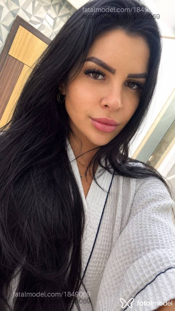 Acompanhante mulher morena (o) de olhos castanhos - Isadora Beaumont
