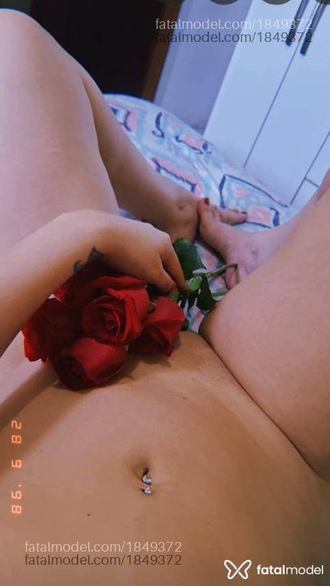 Acompanhante mulher loira (o) de olhos castanhos - Safira