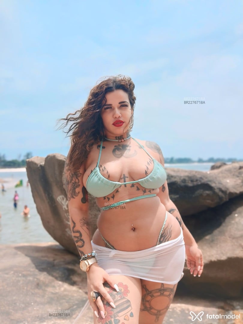 Acompanhante mulher com cabelo castanho de olhos castanhos em Rio de Janeiro Acompanhante mulher com cabelo castanho de olhos castanhos em Rio de Janeiro - Mamamith
