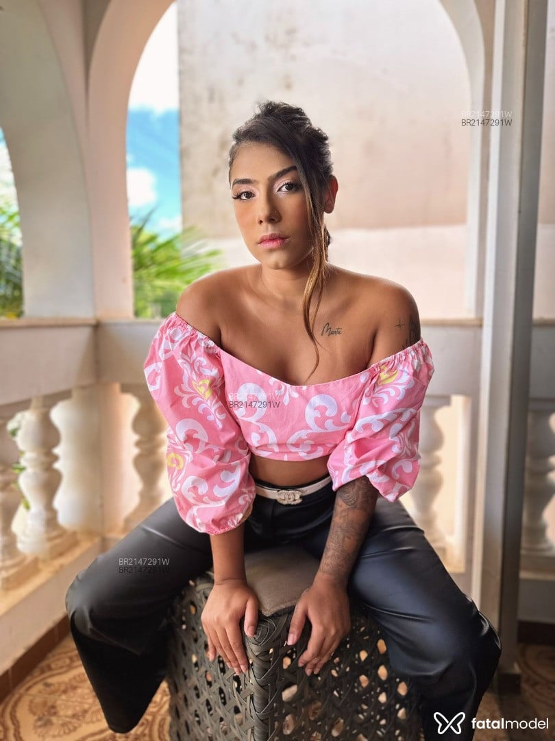 Acompanhante mulher com cabelo castanho de olhos castanhos em Ribeirão Preto Acompanhante mulher com cabelo castanho de olhos castanhos em Ribeirão Preto - Carla Alencar
