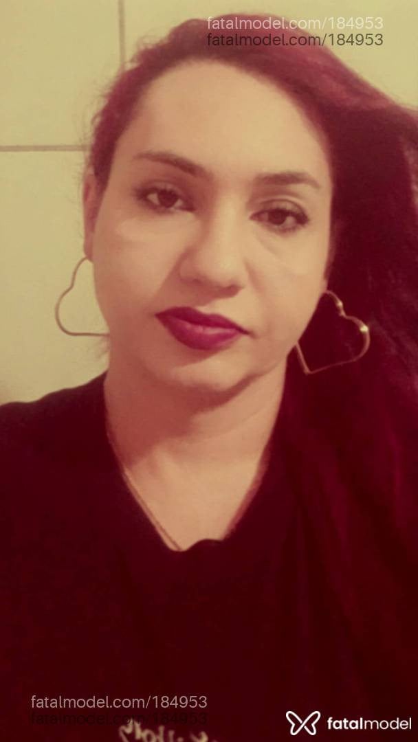 Acompanhante mulher trans com cabelo castanho de olhos mel - Michele pepper
