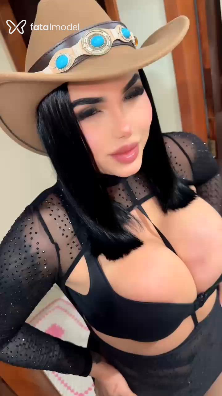 Acompanhante mulher trans morena (o) de olhos castanhos - Sarah Silva