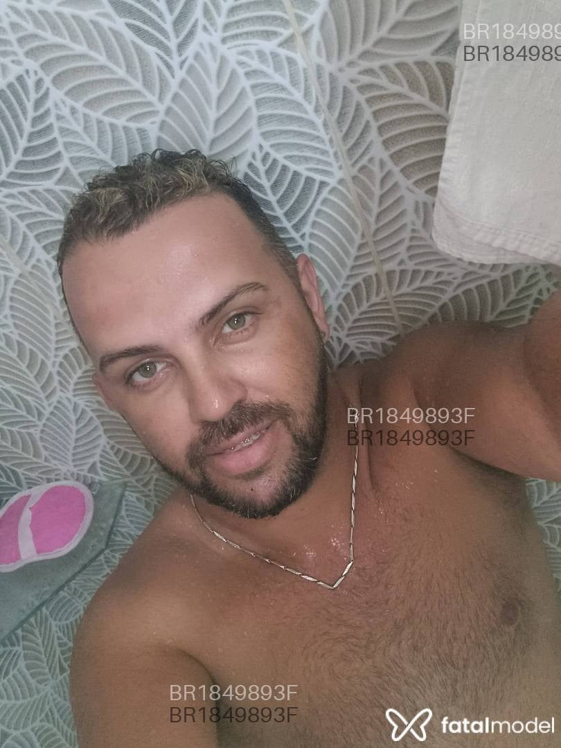Acompanhante homem com cabelo castanho de olhos verdes em São Carlos - Pradin