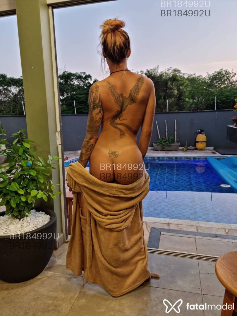 Acompanhante travesti loira (o) de olhos castanhos - Anick