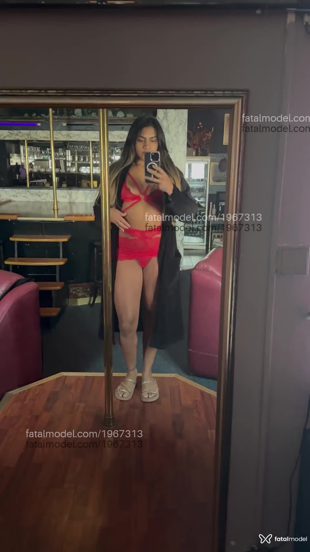 Acompanhante mulher com cabelo castanho de olhos mel - Melissa Acompanhante mulher com cabelo castanho de olhos mel - Melissa