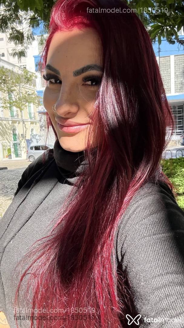 Acompanhante mulher com cabelo castanho de olhos castanhos em Florianópolis - Vivi Guedes