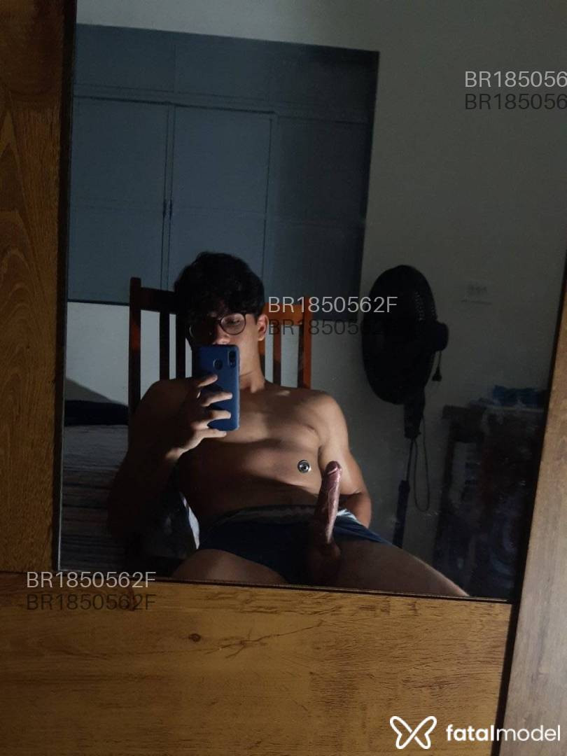 Acompanhante homem morena (o) de olhos castanhos em Virtual Acompanhante homem morena (o) de olhos castanhos em Virtual - Kaliel
