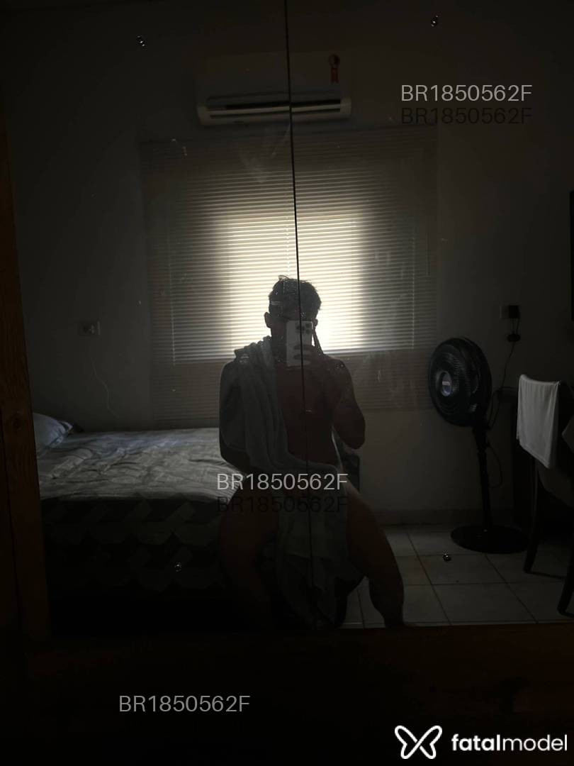 Acompanhante homem morena (o) de olhos castanhos em Virtual Acompanhante homem morena (o) de olhos castanhos em Virtual - Kaliel