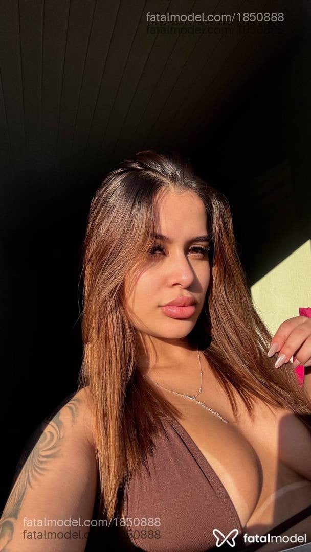 Acompanhante mulher loira (o) de olhos castanhos - Ágatha Dias Acompanhante mulher loira (o) de olhos castanhos - Ágatha Dias