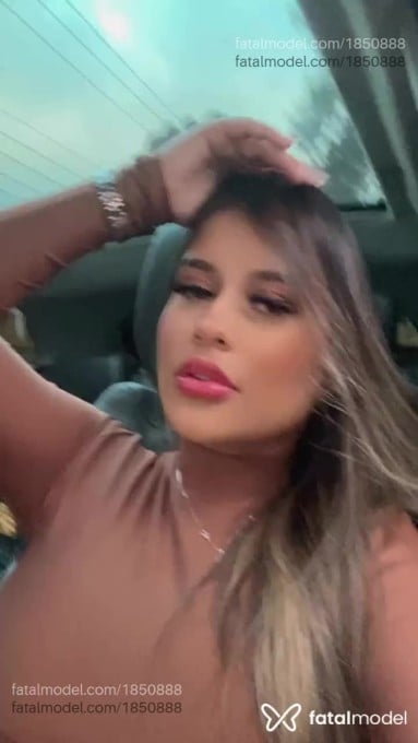 Acompanhante mulher loira (o) de olhos castanhos - Ágatha Dias Acompanhante mulher loira (o) de olhos castanhos - Ágatha Dias