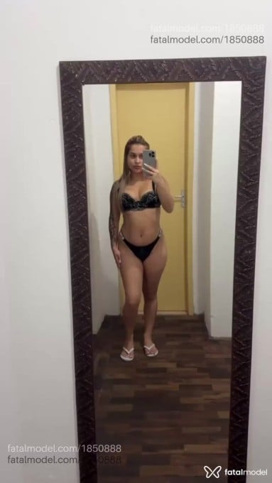 Acompanhante mulher loira (o) de olhos castanhos - Ágatha Dias Acompanhante mulher loira (o) de olhos castanhos - Ágatha Dias