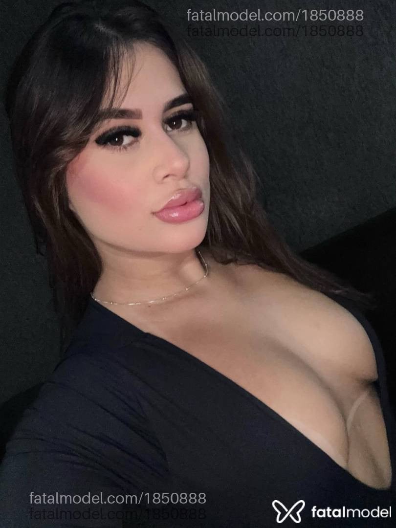 Acompanhante mulher loira (o) de olhos castanhos - Ágatha Dias