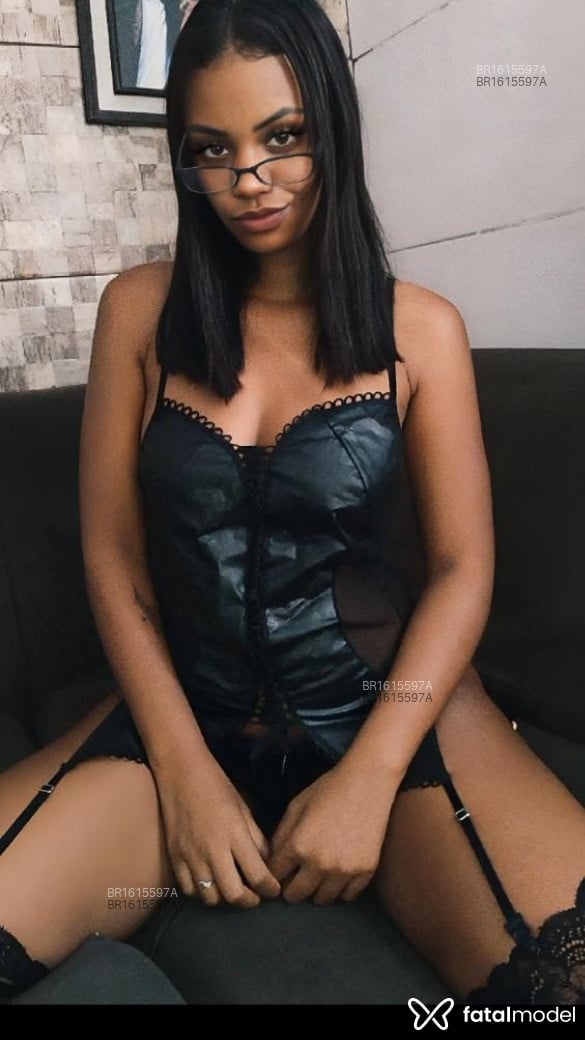 Acompanhante mulher morena (o) de olhos castanhos em Aparecida de Goiânia - Júlia Fox