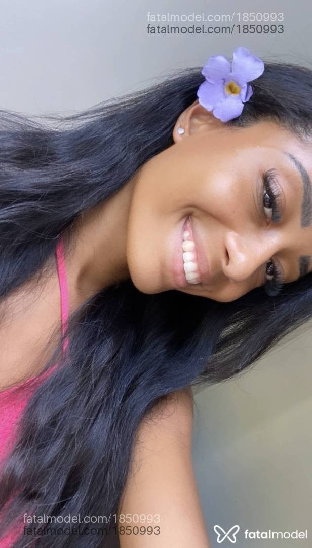 Acompanhante mulher morena (o) de olhos pretos em São Paulo - Taai morena