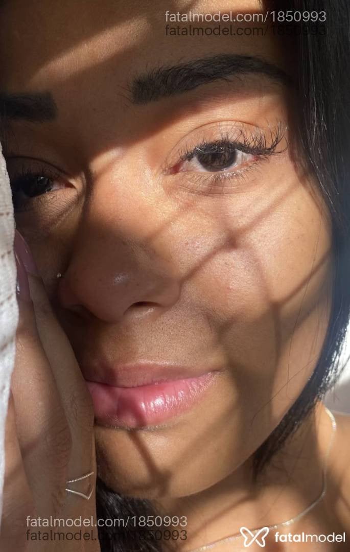 Acompanhante mulher morena (o) de olhos pretos em São Paulo - Taai morena