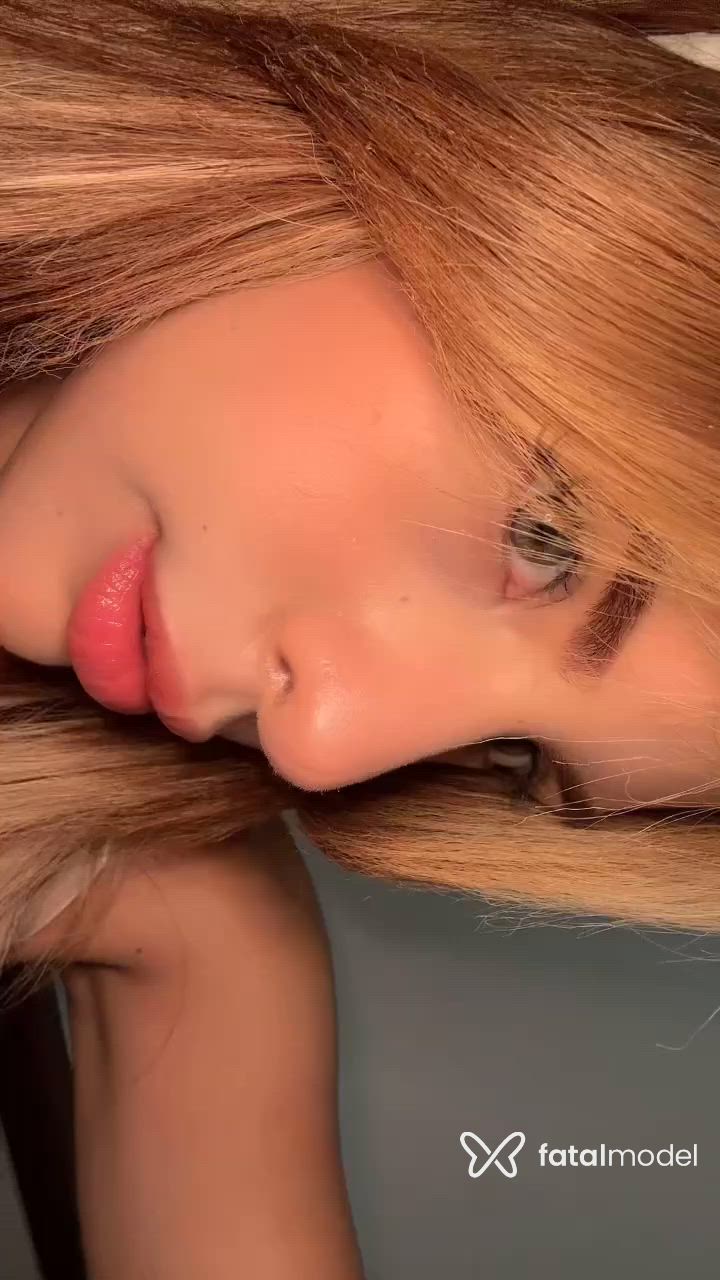 Acompanhante mulher morena (o) de olhos castanhos - Misa Amane