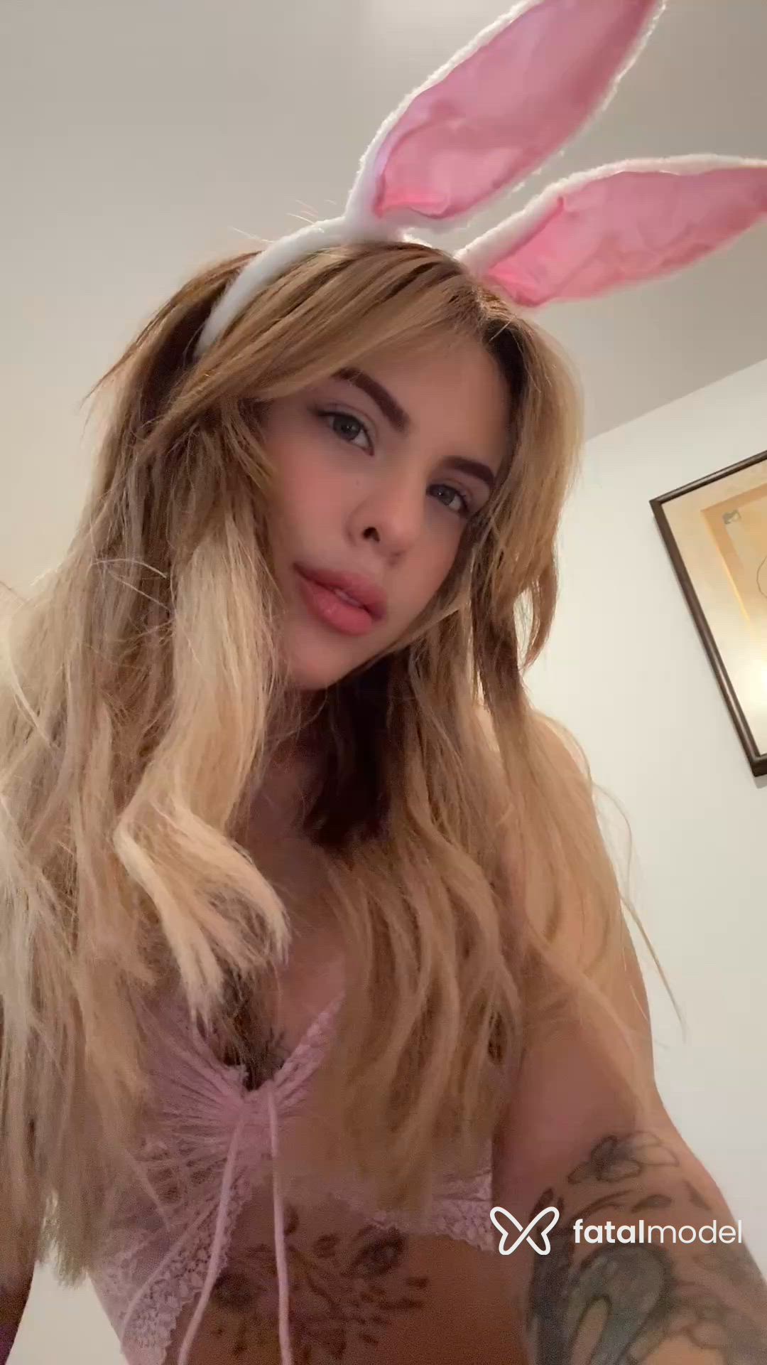 Acompanhante mulher morena (o) de olhos castanhos - Misa Amane