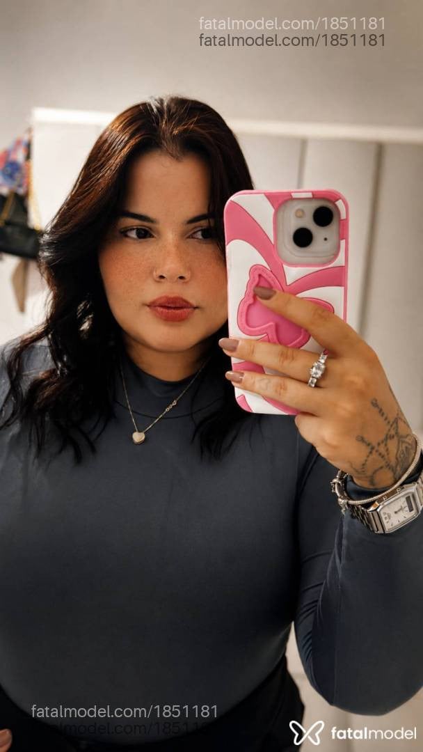 Acompanhante mulher morena (o) de olhos pretos - Emylli Lima