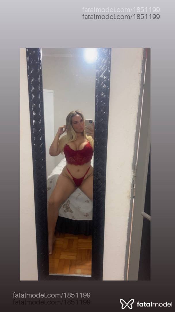 Acompanhante mulher loira (o) de olhos castanhos - Camila