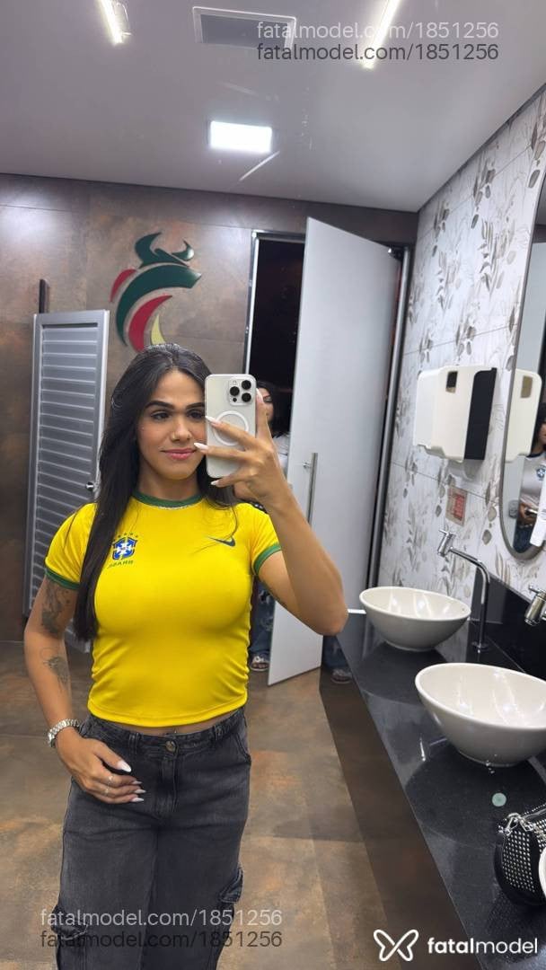 Acompanhante mulher trans morena (o) de olhos castanhos em Nova Serrana Acompanhante mulher trans morena (o) de olhos castanhos em Nova Serrana - Yasmin