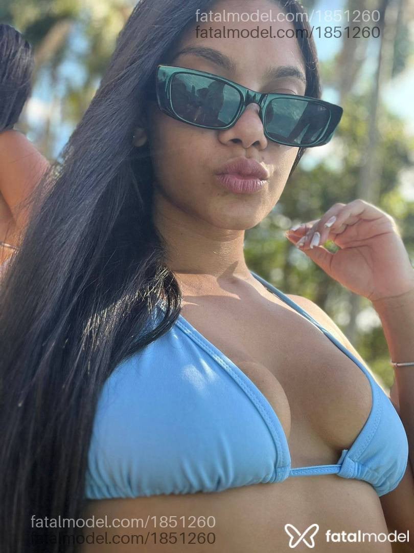 Acompanhante mulher morena (o) de olhos pretos - Liz Maria