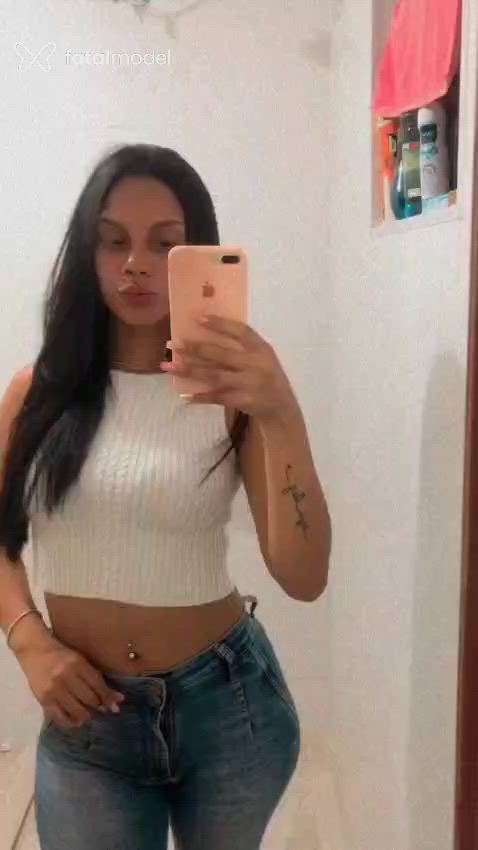 Acompanhante mulher morena (o) de olhos pretos - Liz Maria