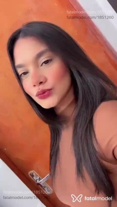 Acompanhante mulher morena (o) de olhos pretos - Liz Maria
