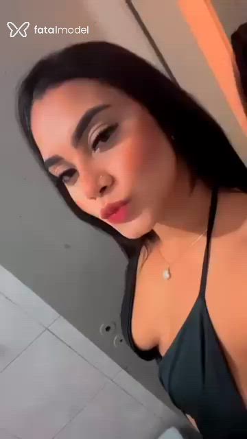 Acompanhante mulher morena (o) de olhos pretos - Liz Maria