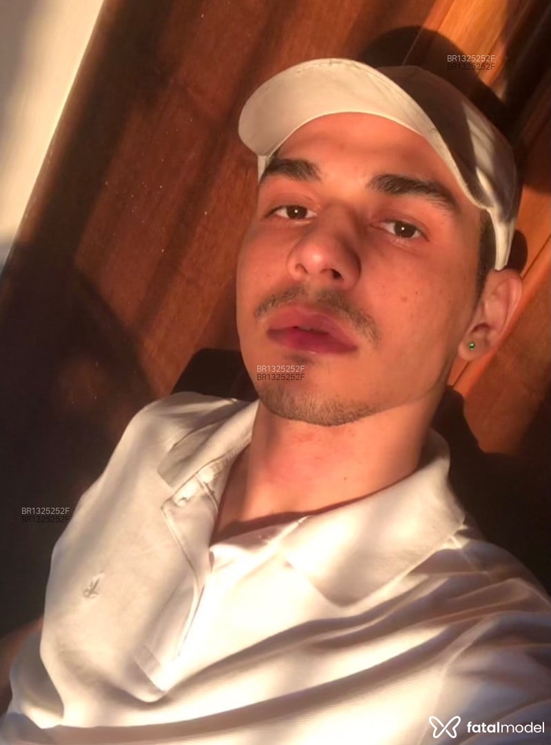 Acompanhante homem morena (o) de olhos castanhos - Candyboy Acompanhante homem morena (o) de olhos castanhos - Candyboy