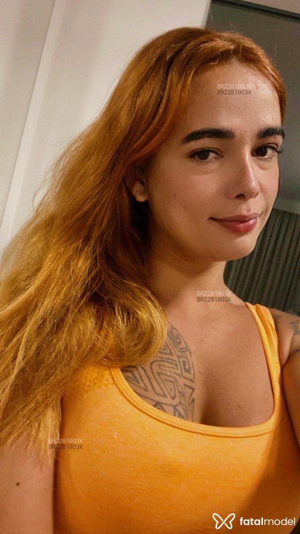 Acompanhante mulher trans com cabelo castanho de olhos mel em Olímpia - Aline