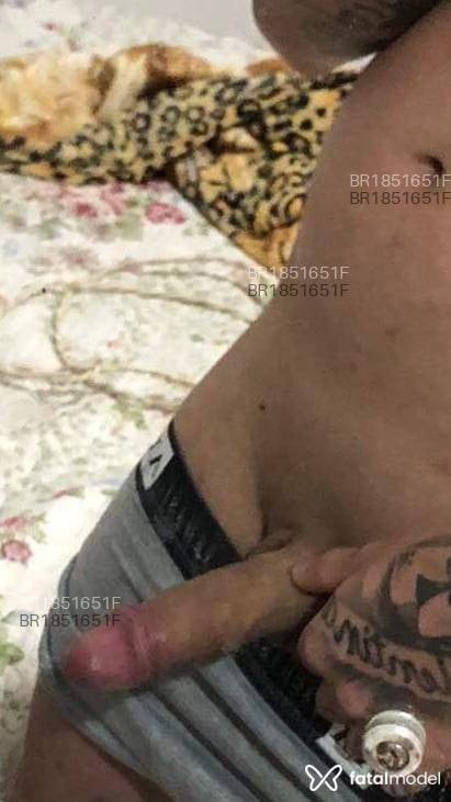 Acompanhante homem com cabelo castanho de olhos castanhos em Vila Velha - Adrian