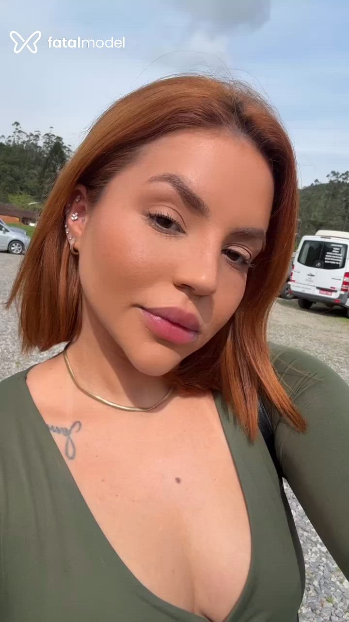 Acompanhante mulher ruiva (o) de olhos pretos - Kauany Bragança
