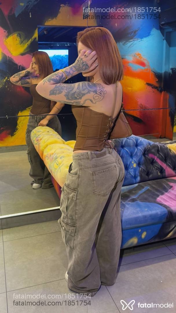 Acompanhante mulher ruiva (o) de olhos pretos - Kauany Bragança