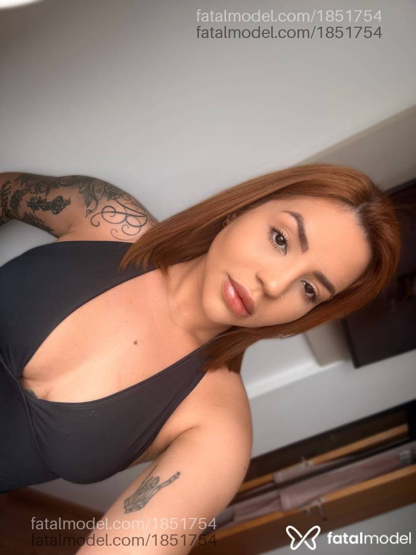 Acompanhante mulher ruiva (o) de olhos pretos - Kauany Bragança