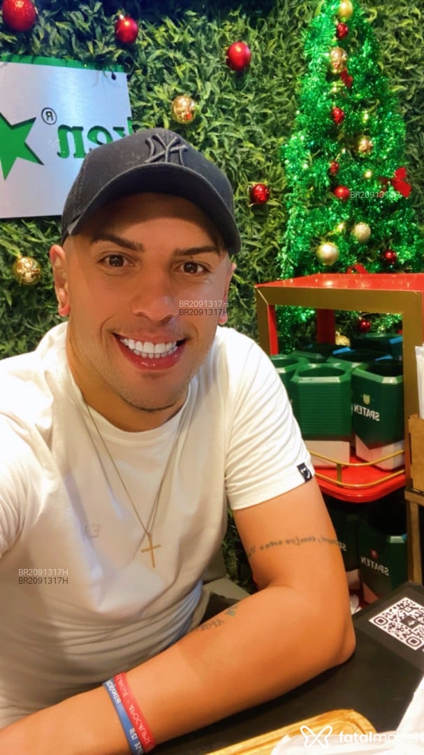 Acompanhante homem com cabelo castanho de olhos castanhos em Florianópolis - Lucas Lima